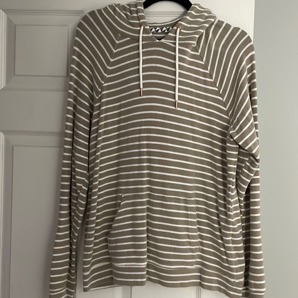 Volcom pullover hoodie size large